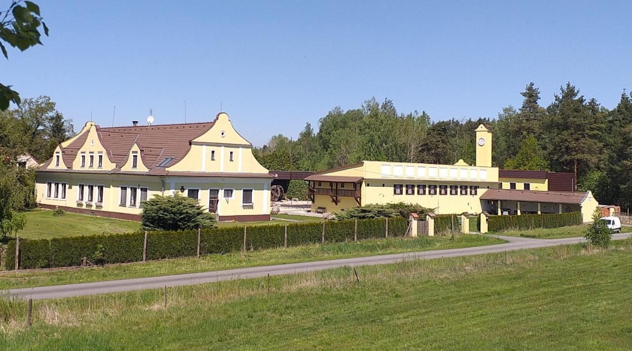 Aparthotel Blatsky Dvur à Veselí nad Lužnicí Extérieur photo