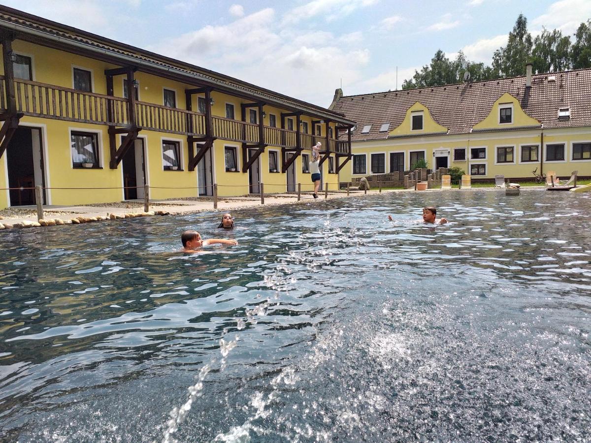 Aparthotel Blatsky Dvur à Veselí nad Lužnicí Extérieur photo